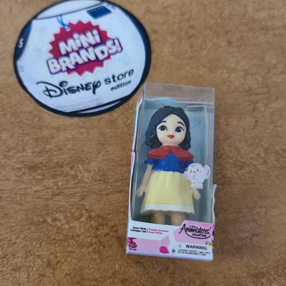 Zuru DISNEY Mini Brand Collectors Toy:  Animator's Collection Snow White